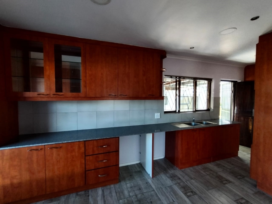 To Let 3 Bedroom Property for Rent in Loucharmante Western Cape